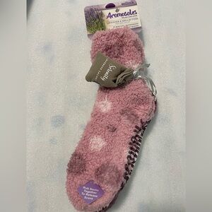 Aromasoles  lavander & Shea butter Pink Fuzzy Socks with Grips